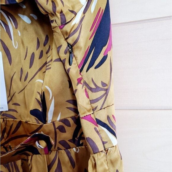 VERTIGO PARIS 100% Silk Printed Blouse - Picture 9 of 10